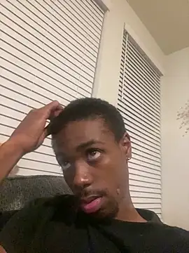 Snapshot of huhgtr chatting on 11-11-25, 03:17 huhgtr online show from 11-11-25, 03:17