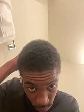 Snapshot of huhgtr chatting on 11-17-25, 03:51 huhgtr online show from 11-17-25, 03:51