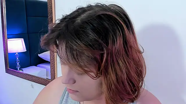 isa grey  online show from 11-10-25, 04:44