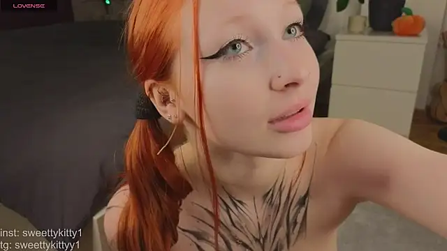 Snapshot of sweettykitty chatting on 05-11-26, 04:04 sweettykitty online show from 05-11-26, 04:04