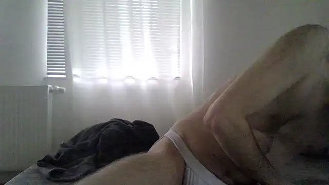 Snapshot of XLBarehengst chatting on 02-17-26, 08:00 XLBarehengst online show from 02-17-26, 08:00