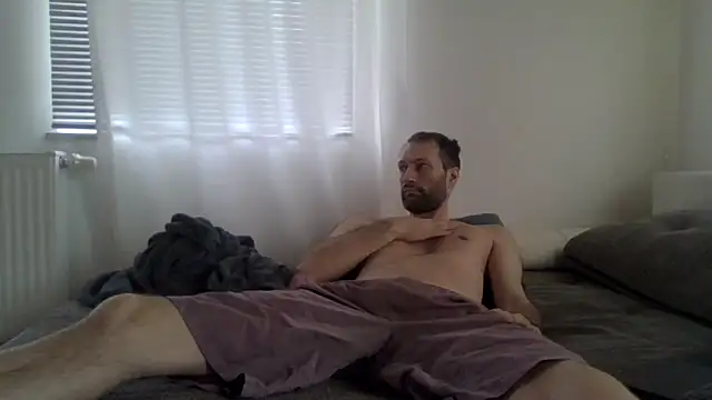 Snapshot of XLBarehengst chatting on 02-27-26, 08:03 XLBarehengst online show from 02-27-26, 08:03