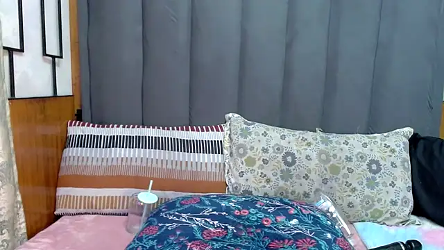 MrsMxx25 online show from 05-18-26, 07:20