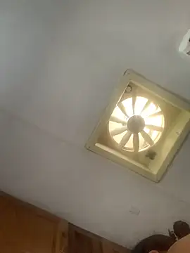 Snapshot of shakeweight chatting on 10-09-25, 04:05 shakeweight online show from 10-09-25, 04:05