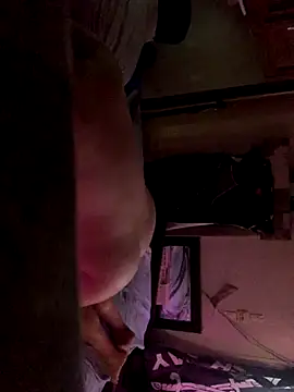 Snapshot of shakeweight chatting on 10-10-25, 04:11 shakeweight online show from 10-10-25, 04:11