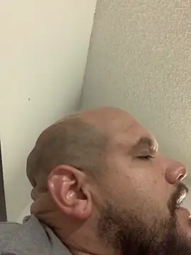 Snapshot of shakeweight chatting on 10-20-25, 08:15 shakeweight online show from 10-20-25, 08:15