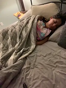 Snapshot of shakeweight chatting on 11-19-25, 11:43 shakeweight online show from 11-19-25, 11:43