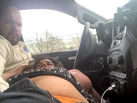 Snapshot of shakeweight chatting on 12-15-25, 11:31 shakeweight online show from 12-15-25, 11:31