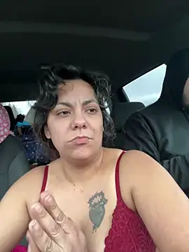 Snapshot of shakeweight chatting on 12-21-25, 12:18 shakeweight online show from 12-21-25, 12:18