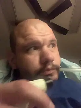 Snapshot of shakeweight chatting on 04-02-26, 05:05 shakeweight online show from 04-02-26, 05:05