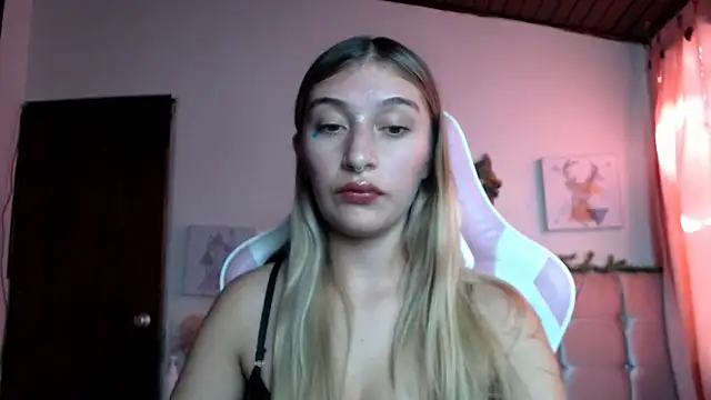 Snapshot of SophiaaLee chatting on 04-24-26, 09:39 SophiaaLee online show from 04-24-26, 09:39