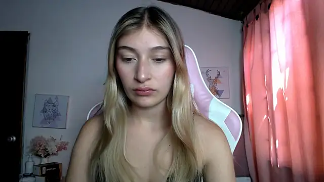 Snapshot of SophiaaLee chatting on 04-26-26, 06:05 SophiaaLee online show from 04-26-26, 06:05