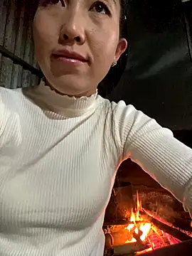 Huong-Ly online show from 11-13-25, 01:37