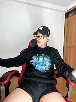 Snapshot of jordan_422 chatting on 11-21-25, 01:48 jordan 422 online show from 11-21-25, 01:48