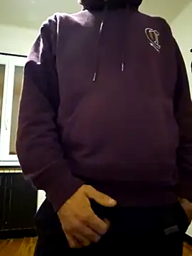 Snapshot of Stingles chatting on 12-17-25, 08:15 Stingles online show from 12-17-25, 08:15