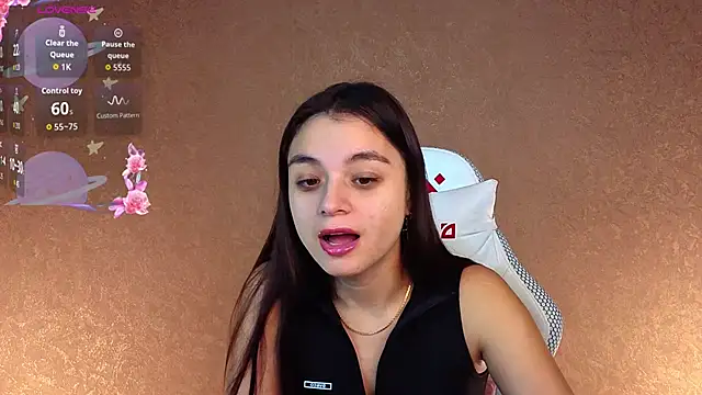 Snapshot of Leila_Hefner chatting on 10-10-25, 02:32 Leila Hefner online show from 10-10-25, 02:32