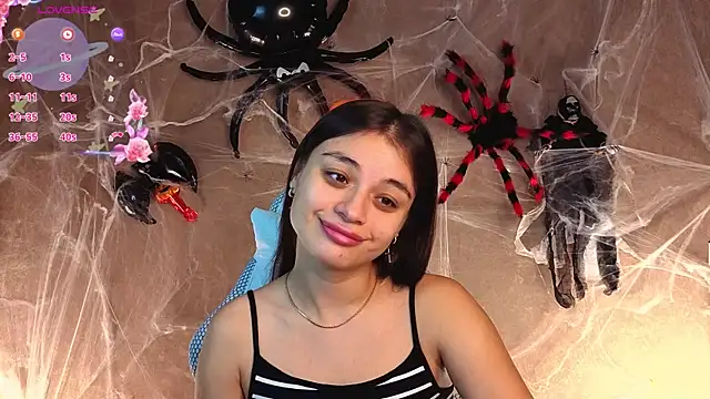 Snapshot of Leila_Hefner chatting on 10-15-25, 02:44 Leila Hefner online show from 10-15-25, 02:44