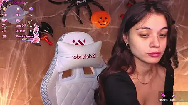 Snapshot of Leila_Hefner chatting on 10-21-25, 02:45 Leila Hefner online show from 10-21-25, 02:45