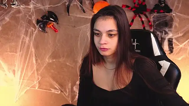 Snapshot of Leila_Hefner chatting on 10-29-25, 02:25 Leila Hefner online show from 10-29-25, 02:25