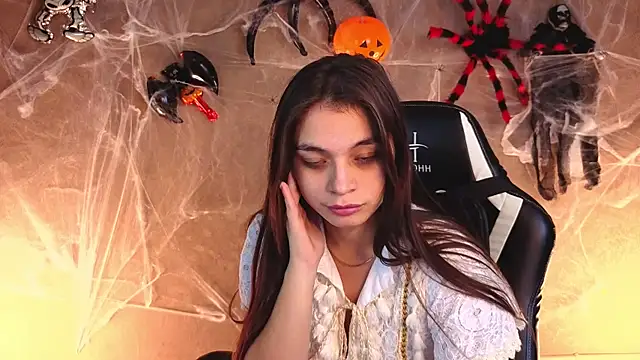 Snapshot of Leila_Hefner chatting on 10-30-25, 02:46 Leila Hefner online show from 10-30-25, 02:46