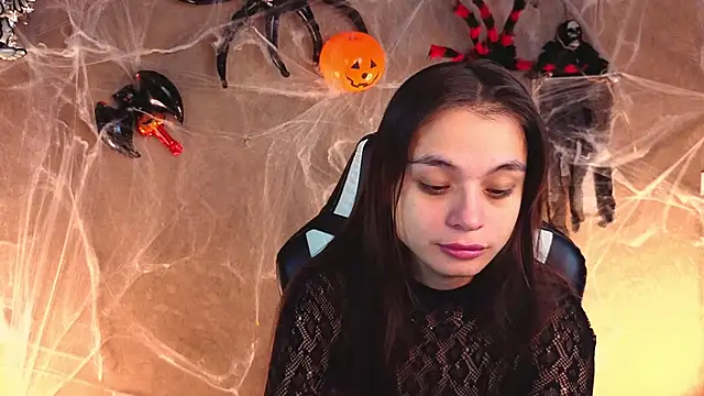 Snapshot of Leila_Hefner chatting on 10-31-25, 02:23 Leila Hefner online show from 10-31-25, 02:23