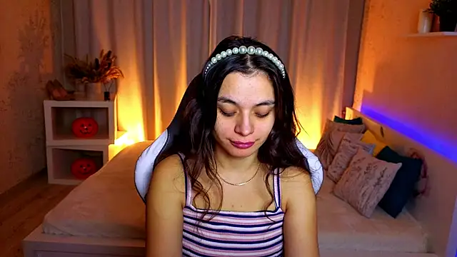 Snapshot of Leila_Hefner chatting on 11-20-25, 02:56 Leila Hefner online show from 11-20-25, 02:56