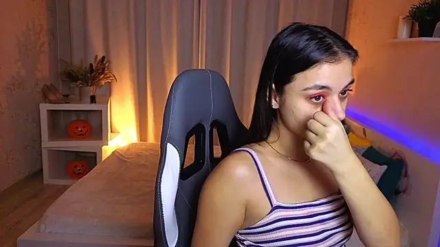 Snapshot of Leila_Hefner chatting on 11-21-25, 03:16 Leila Hefner online show from 11-21-25, 03:16