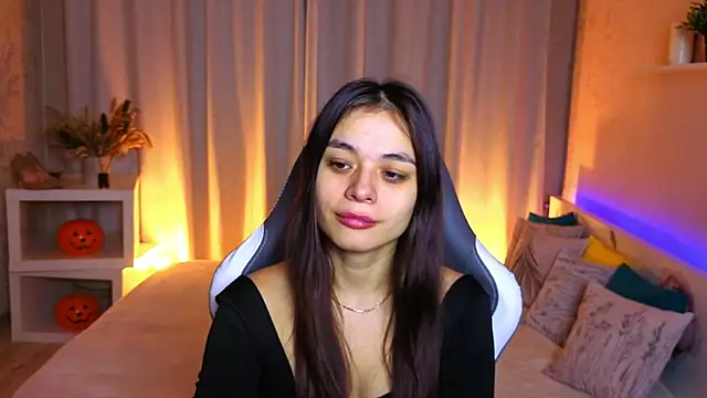 Snapshot of Leila_Hefner chatting on 11-22-25, 02:32 Leila Hefner online show from 11-22-25, 02:32