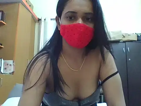 Snapshot of Curvyqueenz chatting on 12-18-25, 05:52 Curvyqueenz online show from 12-18-25, 05:52