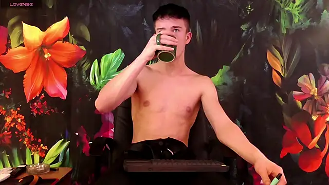 Snapshot of SirReed chatting on 11-24-25, 04:01 SirReed online show from 11-24-25, 04:01