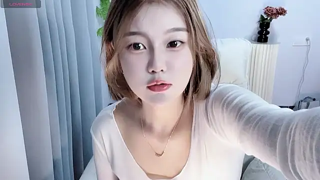 Snapshot of Lee-99 chatting on 09-11-25, 07:47 Lee-99 online show from 09-11-25, 07:47