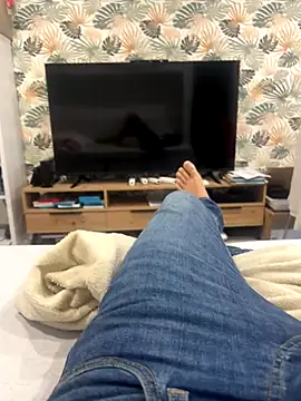 Snapshot of LesAmantsAE2 chatting on 09-18-25, 07:43 LesAmantsAE2 online show from 09-18-25, 07:43