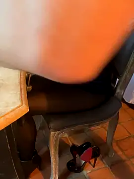 Snapshot of LesAmantsAE2 chatting on 10-02-25, 07:37 LesAmantsAE2 online show from 10-02-25, 07:37