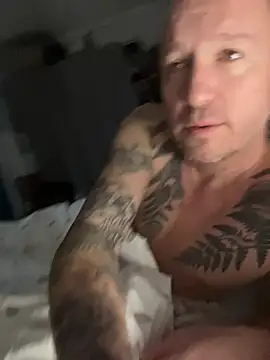 Snapshot of LesAmantsAE2 chatting on 01-17-26, 07:13 LesAmantsAE2 online show from 01-17-26, 07:13