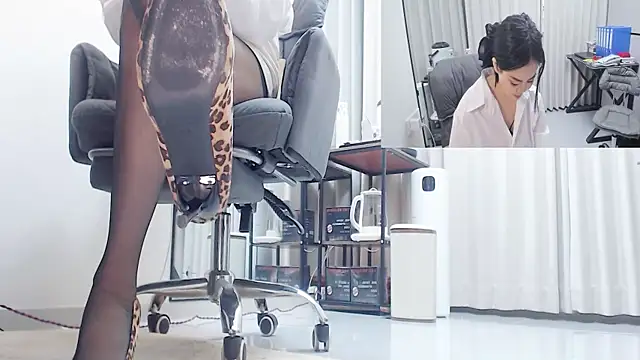 Eileen-L online show from 02-09-26, 05:11