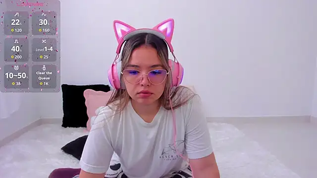 Snapshot of Alana_Banana_ chatting on 11-04-25, 01:43 Alana Banana online show from 11-04-25, 01:43