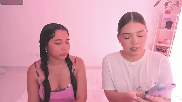 Snapshot of Alana_Banana_ chatting on 11-23-25, 01:44 Alana Banana online show from 11-23-25, 01:44