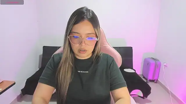 Snapshot of Alana_Banana_ chatting on 11-25-25, 09:59 Alana Banana online show from 11-25-25, 09:59