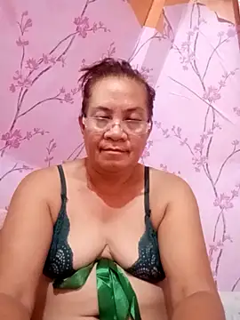 Snapshot of vickyhot1966 chatting on 09-14-25, 04:33 vickyhot1966 online show from 09-14-25, 04:33