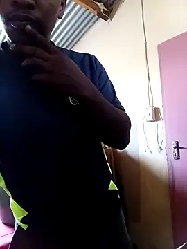 Snapshot of Hood_Bouy chatting on 12-19-25, 08:21 Hood Bouy online show from 12-19-25, 08:21