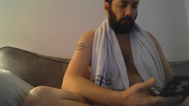 Snapshot of Big_Bi_Cub chatting on 09-09-25, 02:49 Big Bi Cub online show from 09-09-25, 02:49