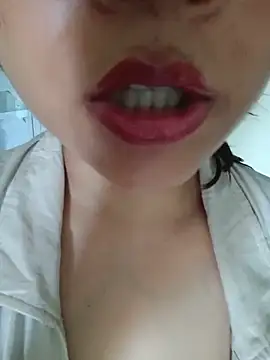 Snapshot of Hott_Muskan chatting on 05-21-26, 10:44 Hott Muskan online show from 05-21-26, 10:44