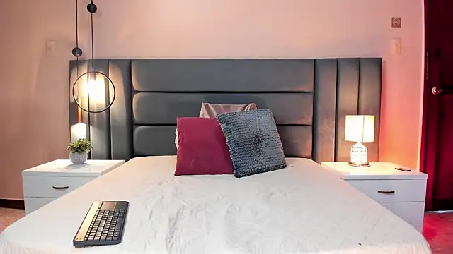 Snapshot of DaphneBeaumont chatting on 10-08-25, 12:14 DaphneBeaumont online show from 10-08-25, 12:14