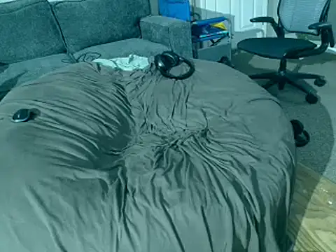 Snapshot of LeeCox chatting on 12-12-24, 08:47 LeeCox online show from 12-12-24, 08:47