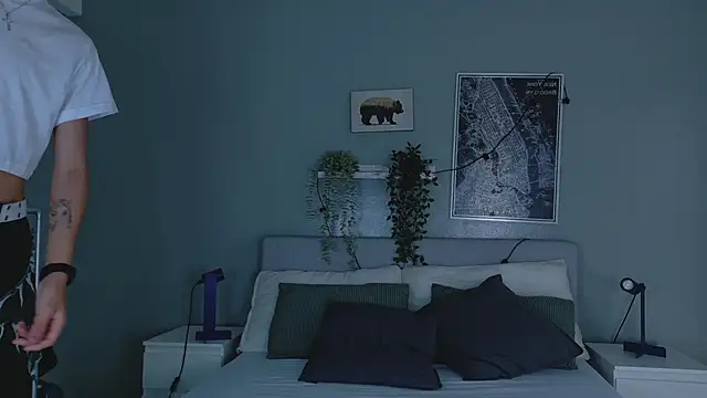 Nickifox   online show from 12-15-25, 07:29