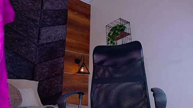 Snapshot of Nickifox__ chatting on 01-08-26, 07:38 Nickifox online show from 01-08-26, 07:38