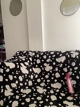 Snapshot of Zara_Bel chatting on 10-24-25, 06:37 Zara Bel online show from 10-24-25, 06:37