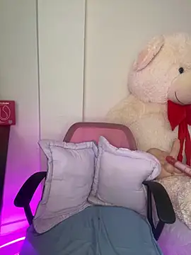 Snapshot of Zara_Bel chatting on 12-13-25, 07:53 Zara Bel online show from 12-13-25, 07:53