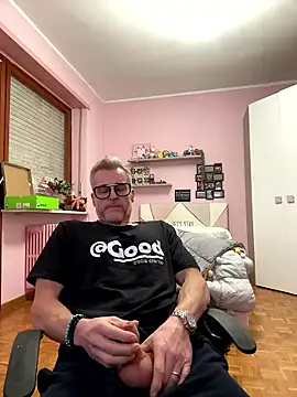 Axl hot online show from 01-11-26, 02:55