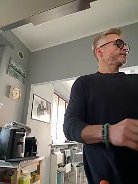 Axl hot online show from 03-13-26, 10:33